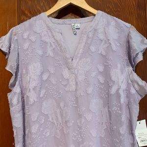 Very feminine, sweet light purple/pink top